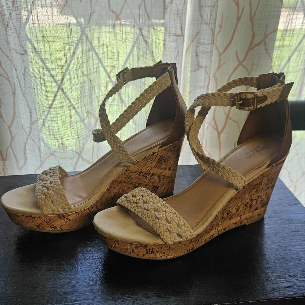 Mossimo size 8.5 nude/cork/tan wedges